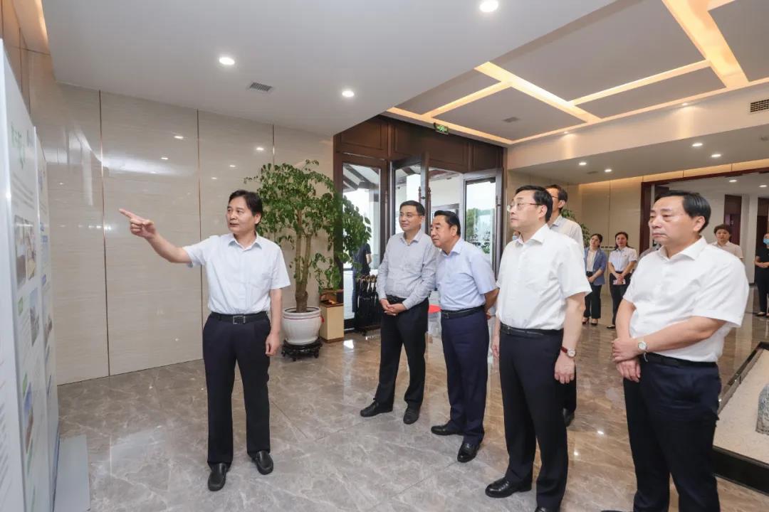 1594804384190083266.jpg 1594804384190083266.jpg