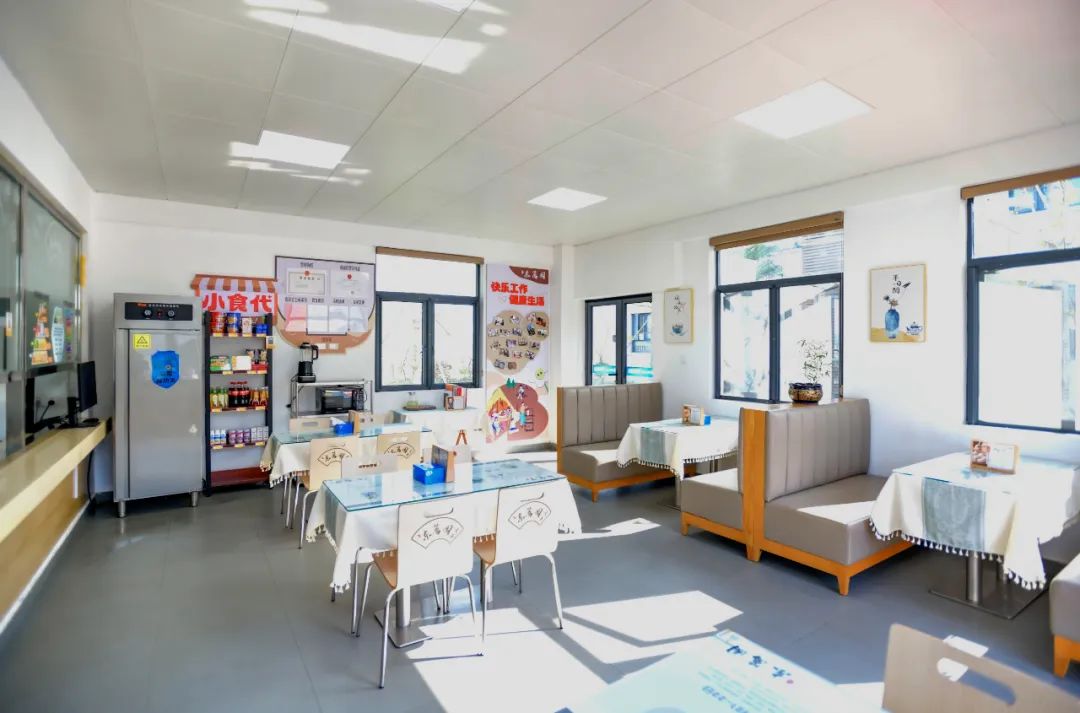 1712729554887016264.jpg 1712729554887016264.jpg