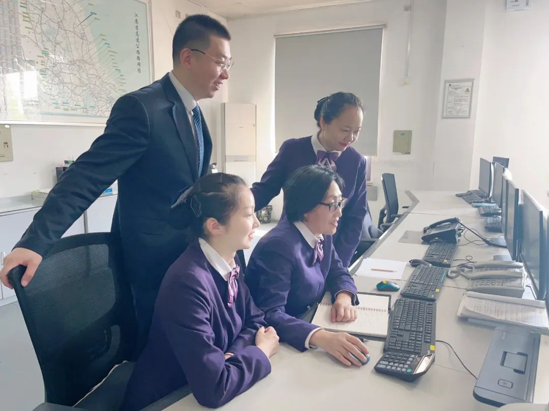 1715571303015036158.jpg 1715571303015036158.jpg